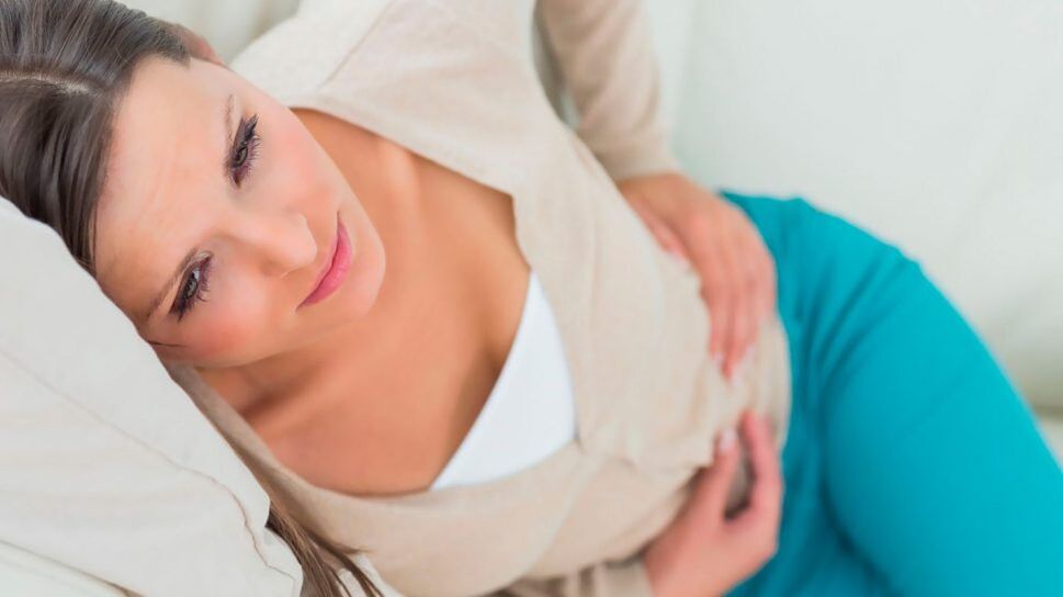 A woman with signs of cystitis needs competent and comprehensive treatment